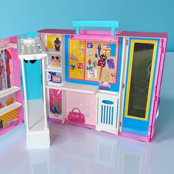 2019 Barbie Dream Closet Playset with Mirror and Desk Multicolor - Picture 1 of 7